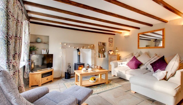 South Steps Cottage - Two Bedroom House, Sleeps 4