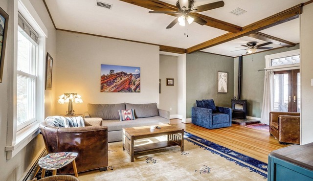 South Table Trail Retreat – 2BR/3 Beds with Yard + Views