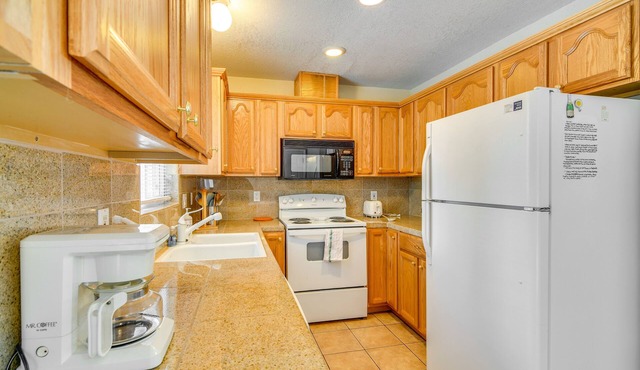 South Tahoe Home: 7 Mi to Lake & Heavenly Resort!