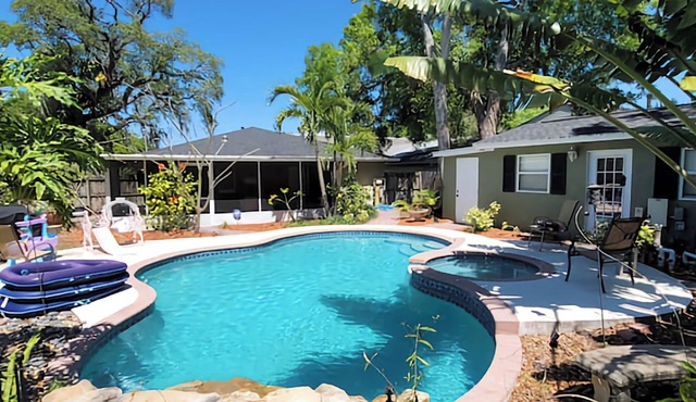 South Tampa Oasis, Walk to Bayshore!