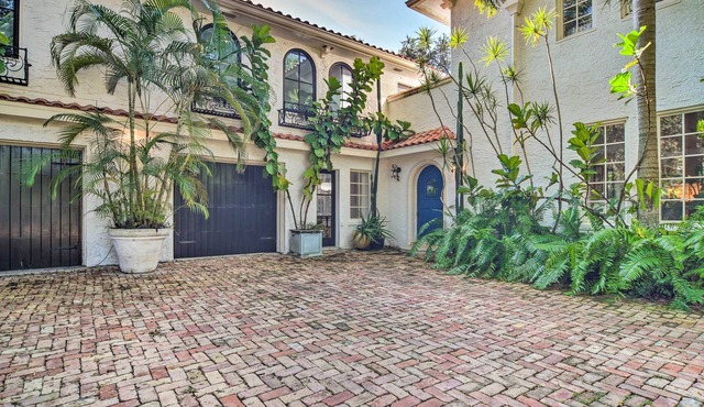 South Tampa Studio in Desirable Historic District!