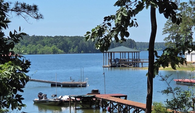 South Toledo Bend Waterfront Guest House w/nFishing pier/dock, firepit, pets ok