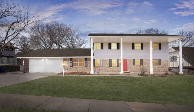 South Tulsa 5 Bedroom & 8 Beds | Luxury | 2 King Suites