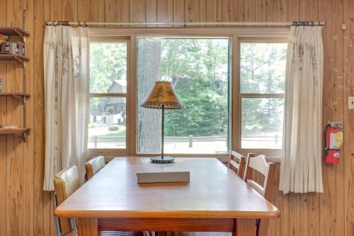 South Twin Lake Cabin w/Dock, Steps to Water