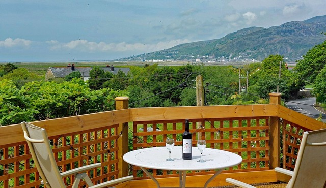 South View Cottage with Terrace and Coastal Views