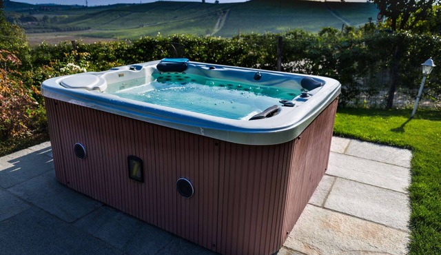 South View Country House - Sleeps 12 - HOT TUB - AMAZING VIEWS