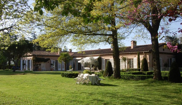 SOUTH-WEST MANSION HOUSE LARGE STANDING WITH SECURED SWIMMING POOL AND PARK ARBORE