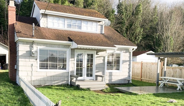 South Whidbey Island Ocean View Beach House with Beach Access