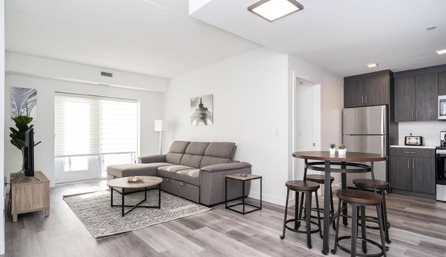 South Winnipeg Close to UM +Luxury 2 Bedroom+Parking (104-30 UC)