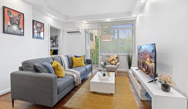 South Yarra Sleek: Urban Pad