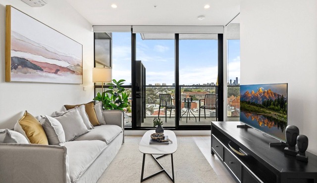 South Yarra Stay with Balcony Views