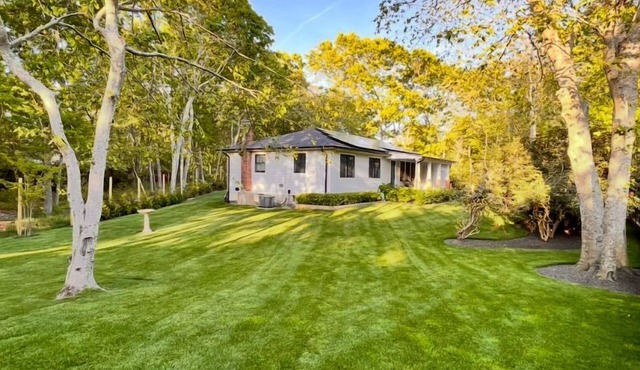 Southampton Bullhead Bay Private Home, Fenced in Yard, Great for Families