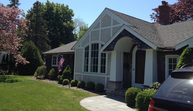 Southampton Village Cottage - 1.5 miles to Shinnecock Golf.