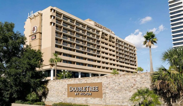 Southbank St. Johns River Stay + Dining & Pool