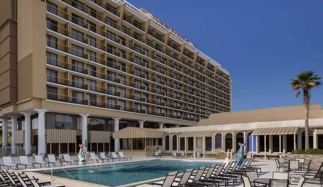 Southbank St. Johns River Views + Dining & Pool