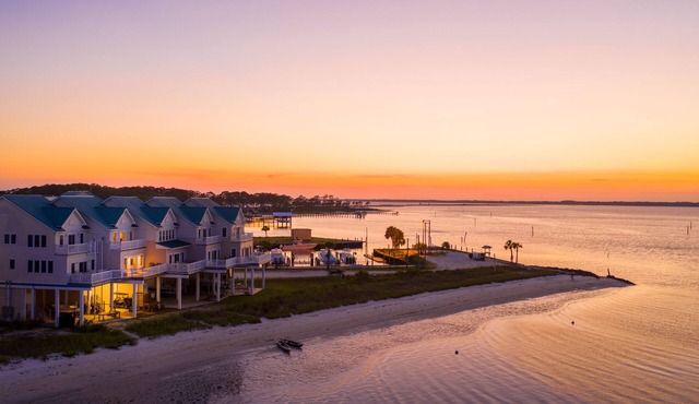 Southeast Breeze @ Alligator Point Marina and Tiki Hut (Gulf and Bay Access)