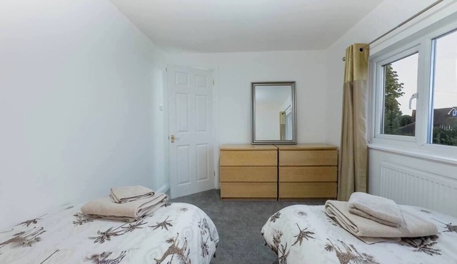 Southend Retreat KING SUITE luxury stay with parking