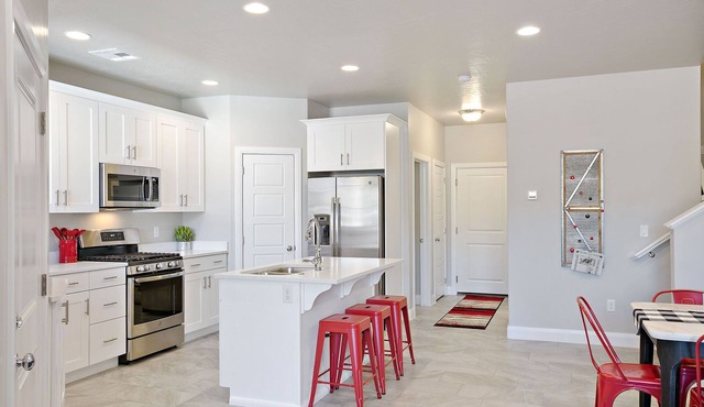 Southern Adobe, Great Location, Scooters!