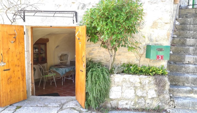 Southern Ardèche Cevennes, studio at the inhabitant independent, typical and intimist.