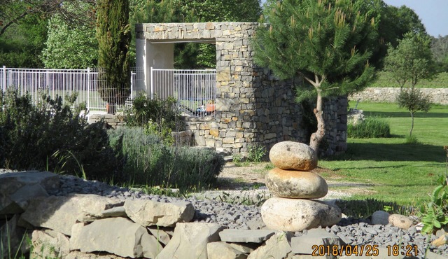 Southern Ardèche Mazet with private pool, large flat garden