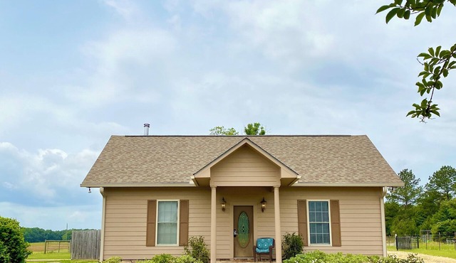 Southern Backroad Retreats (The Pool House)