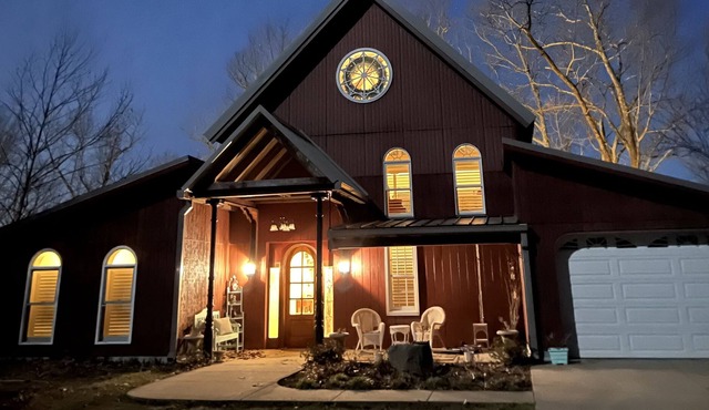 Southern Chalet close to Nashville offers a peaceful retreat.