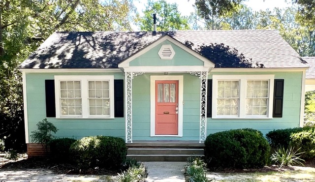 Southern Charm 1 - 5 minutes to downtown Laurel. SUMMER SALE!