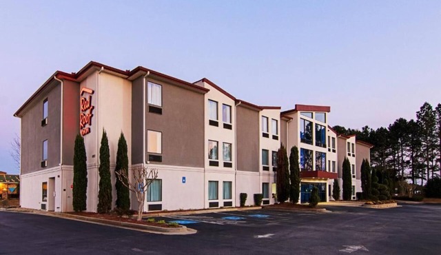 Southern Charm: 2 Pet-friendly Units, Parking! Minutes to Atlanta Motor Speedway