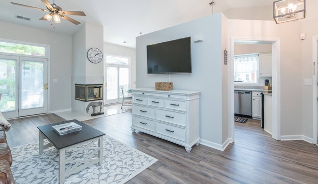 Southern Charm - 2BR - BBQ - Walk to Kroger Field