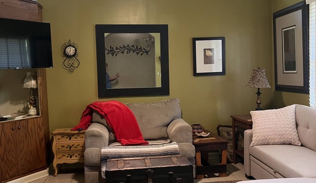 Southern Charm and Convenience: Perfect VRBO Retreat Near Ole Miss and Tupelo.