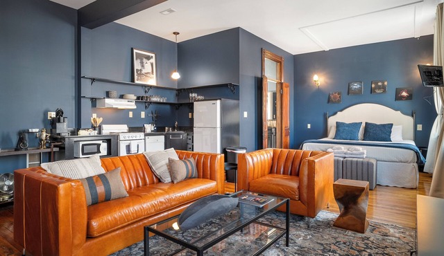 Southern Charm and Comfort on the Bourbon Trail- Trail Suites Inn, Suite B