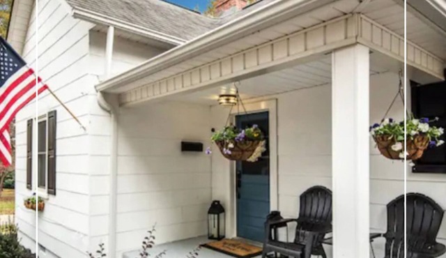 Southern Charm Cottage- Historic 2 bed 1 bath refuge in Hickory