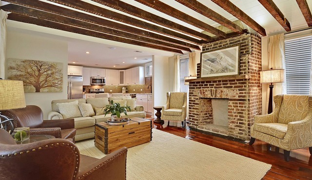 SOUTHERN CHARM! DOWNTOWN CHARLESTON - Sleeps 10