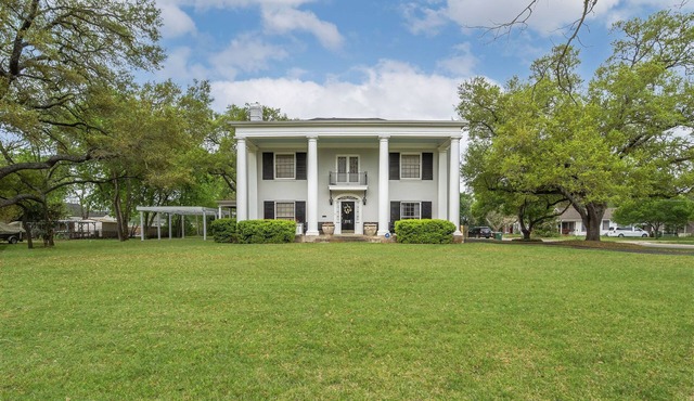 Southern Charm, ideally located in Central Texas