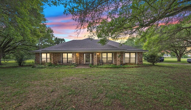 Southern Charm in the Heart of Cajun Country 3BR Home Sleeps 8