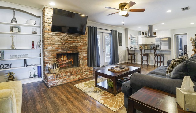 Southern Charm JAX- Spacious 4bd/ 3ba Jacksonville home near I-95