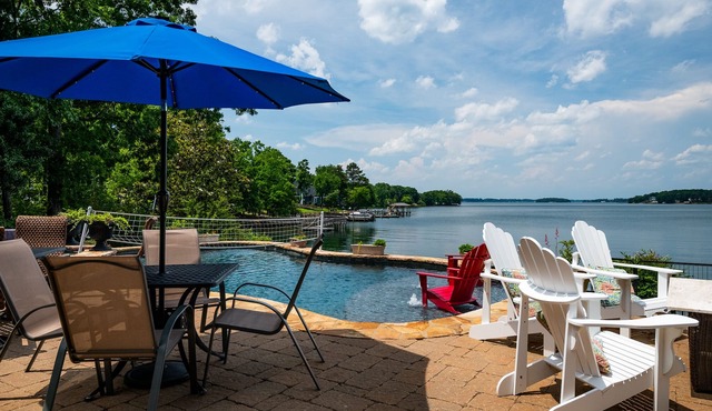 Southern Charm! LAKE NORMAN- Waterfront, PRIVATE Pool & New Dock