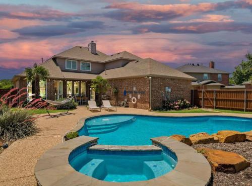 Southern Charm & Luxury Living - BBQ & Pool