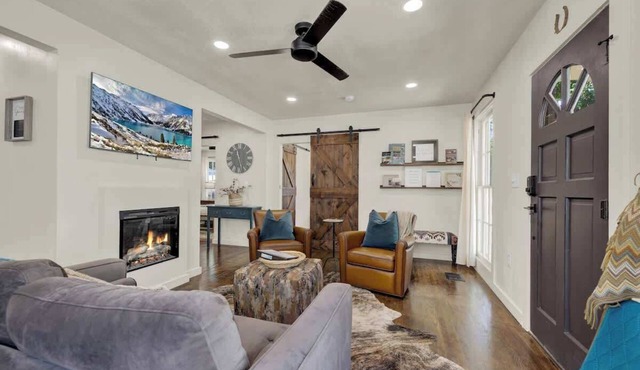 Southern Charm - Near Main With Hot Tub