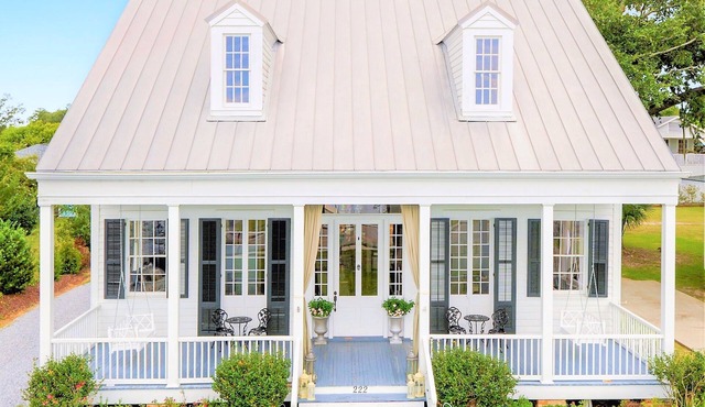 Southern Charm on the Coast. Sleeps 14