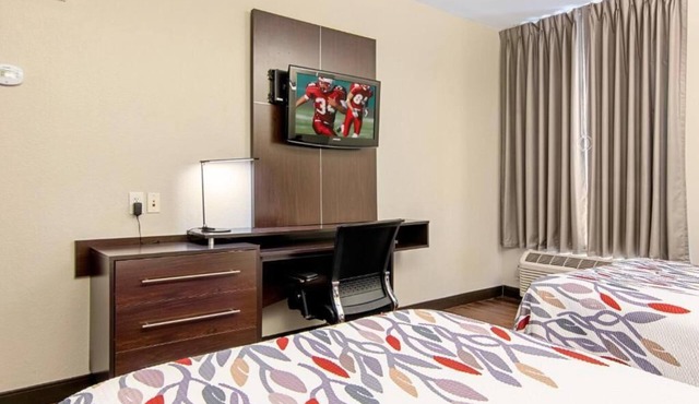 Southern Charm: Pets Allowed, Parking! Short Drive to Sky Zone Trampoline Park