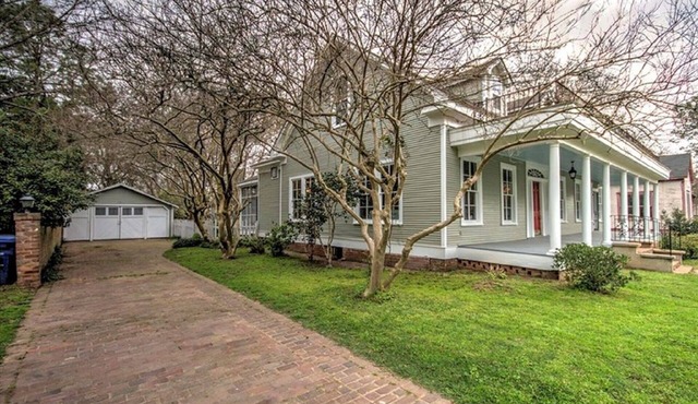 Southern Charm, restored 1901 Home sleeps 10, 4 queen beds, 1 full bed, 1twin