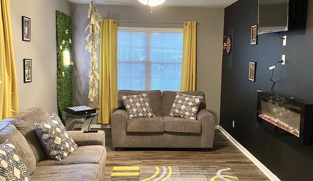 Southern Charm Sav 3BR/1.5 Bathroom