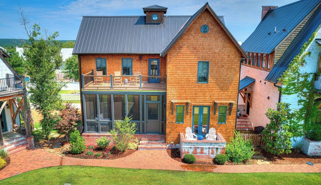 Southern Charm in “The Bend” at Carlton Landing