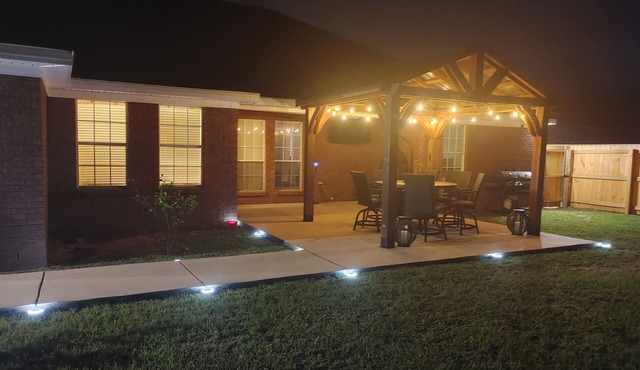 Southern Charm w/Fireplace- 3BR/2BA Home Near Mobile