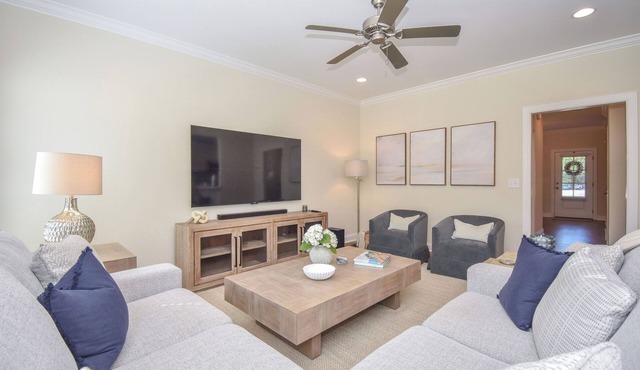 Southern Charmer in Auburn, condo sleeps 8! Comes w/gameday parking pass!