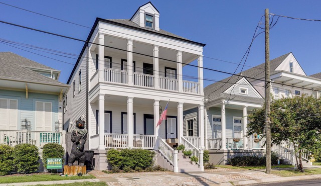 Southern Colonial Escape w/Pool in NOLA!