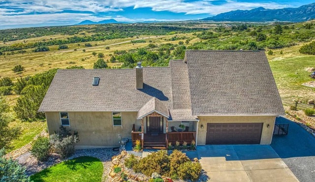 Southern Colorado Escape with Hot Tub & Stunning Rocky Mountain Views