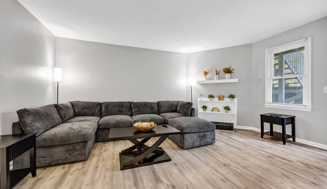 Southern Comfort: 2BD/2BA near Downtown Columbia