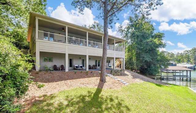 Southern Comfort by Lake Martin Vibe, sleeps 10!